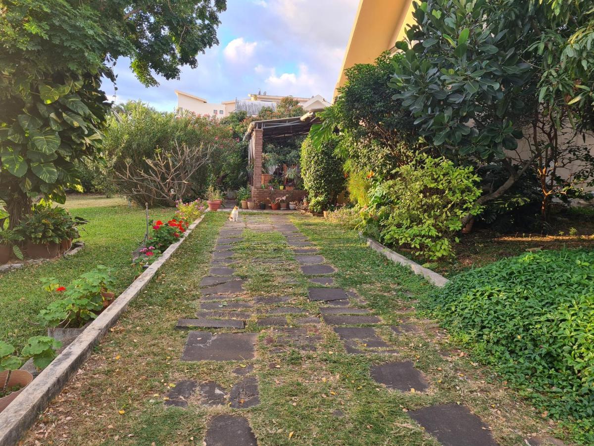 Comfy Home-Tropical Garden & 5 Min Walk To Beach Tamarin Exterior foto